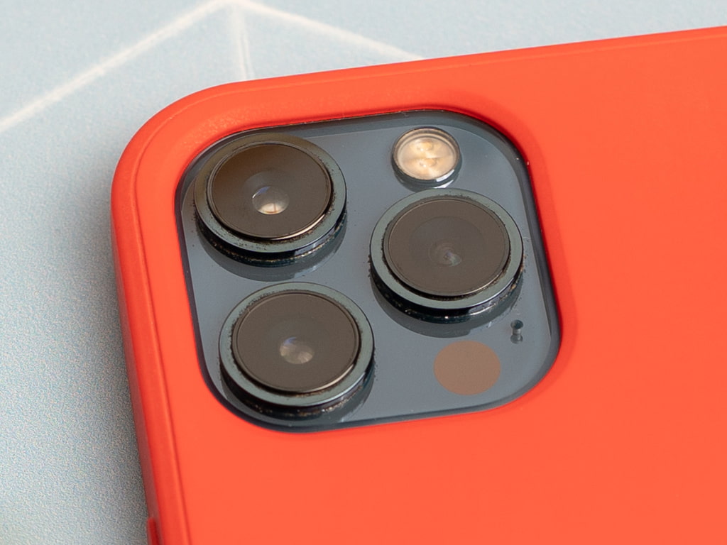 Silikonový kryt na iPhone 12 a iPhone 12 Pro - Červený 4